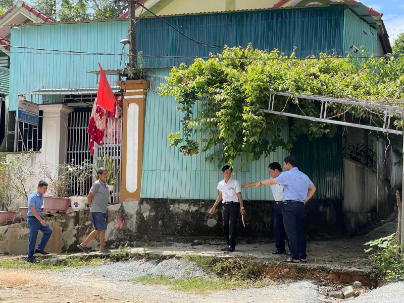 TUYẾN ĐƯỜNG ĐẶNG THÚC HỨA: CÁC HỘ DÂN TỰ NGUYỆN THÁO DỠ CÁC CÔNG TRÌNH VI PHẠM TRÊN ĐẤT HÀNH LANG GIAO THÔNG